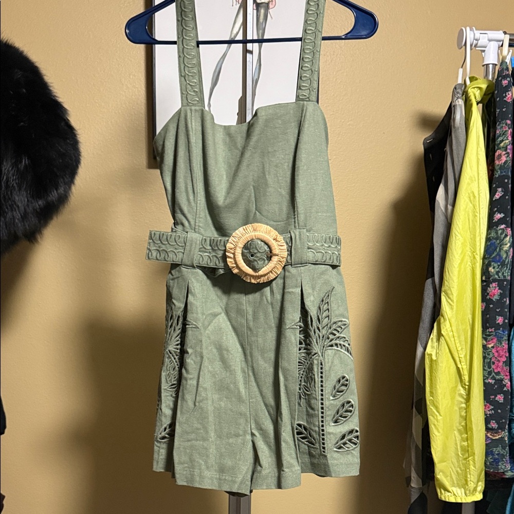 Elegant Green Army Green Shorts / Jumper